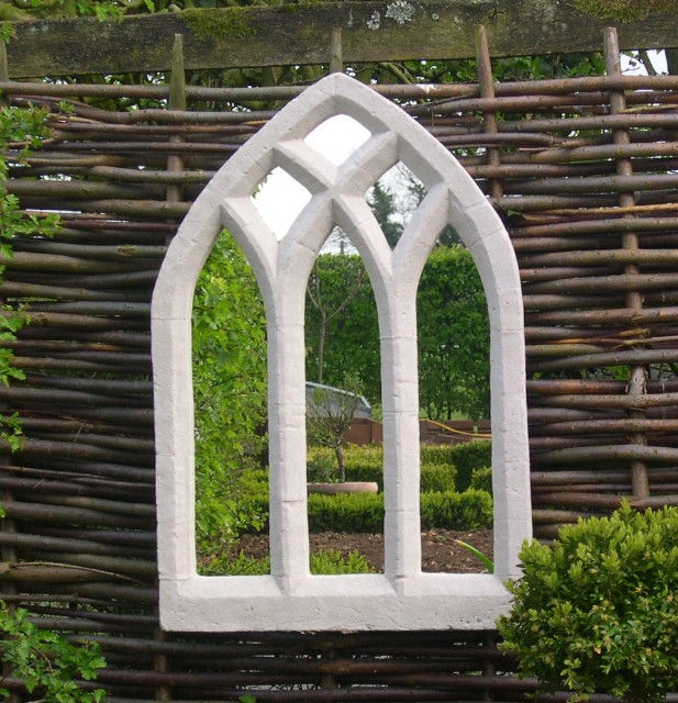 Gotischer Gartenspiegel aus Echtglas, 79cm x 51cm